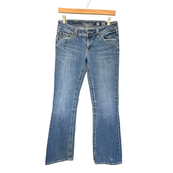 Miss Me Jeans Women's Capri Cross Lace Embroidered Medium Wash Size 29" - Picture 1 of 6